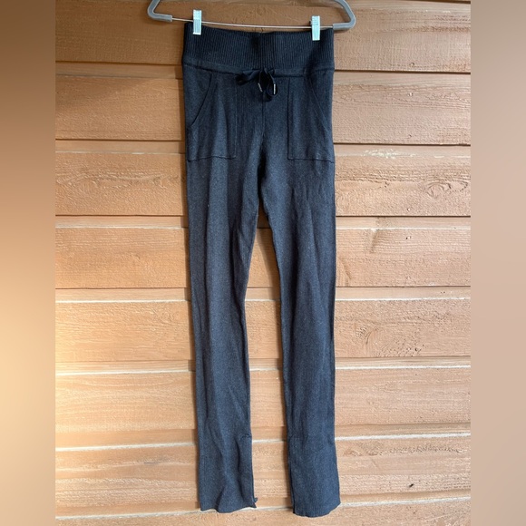 Lululemon Athletica charcoal grey/black knit leggings. Like new. Size 6 - Picture 1 of 8